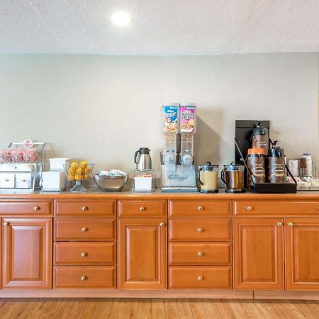 Super 8 By Wyndham Watertown/Cambridge/Boston Area Ξενοδοχείο Εξωτερικό φωτογραφία