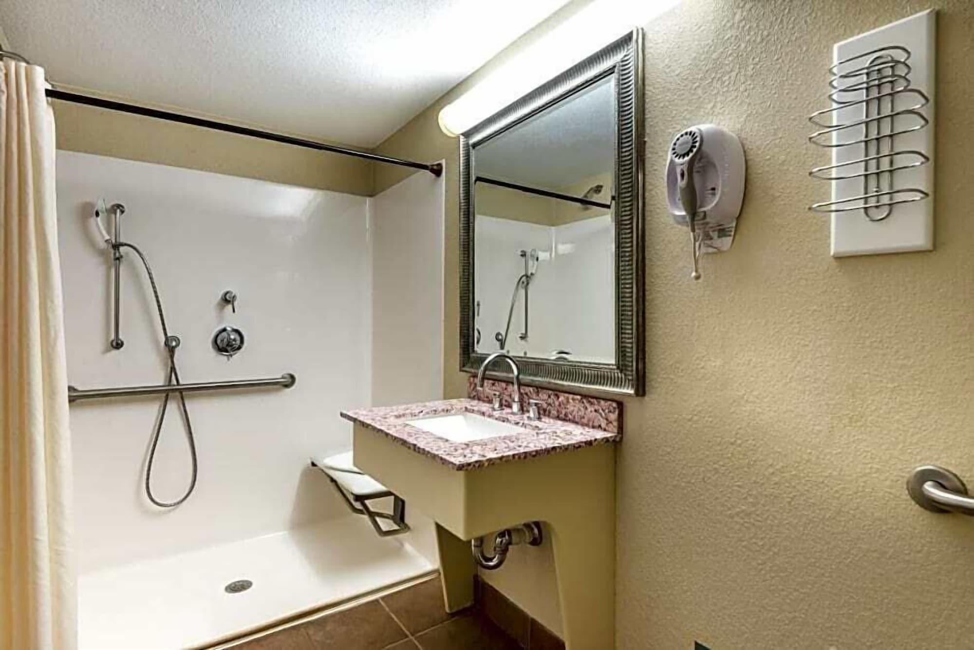 Super 8 By Wyndham Watertown/Cambridge/Boston Area Ξενοδοχείο Εξωτερικό φωτογραφία