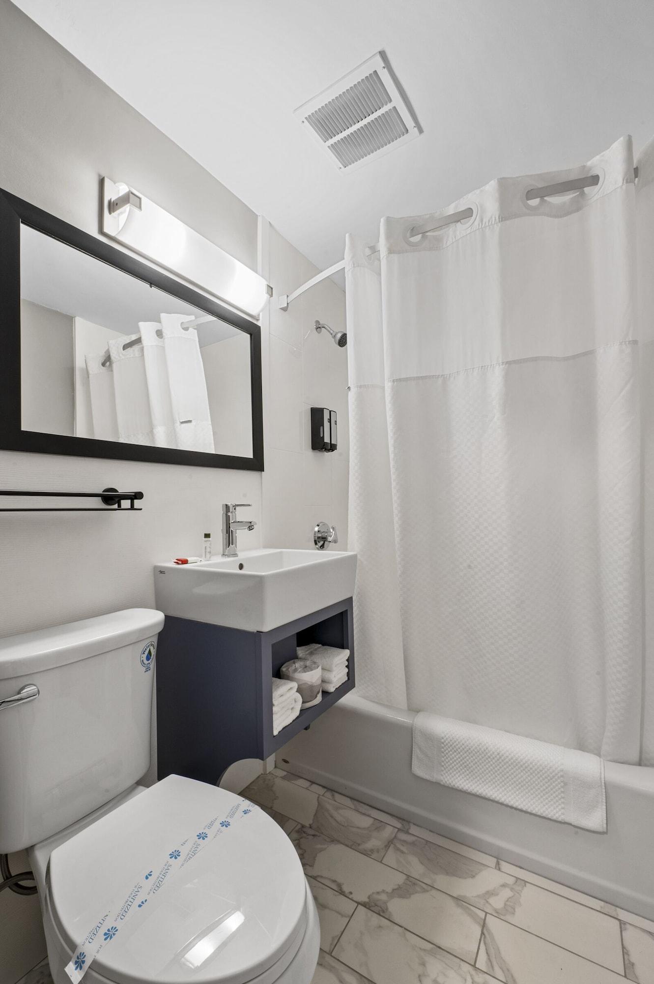 Super 8 By Wyndham Watertown/Cambridge/Boston Area Ξενοδοχείο Εξωτερικό φωτογραφία
