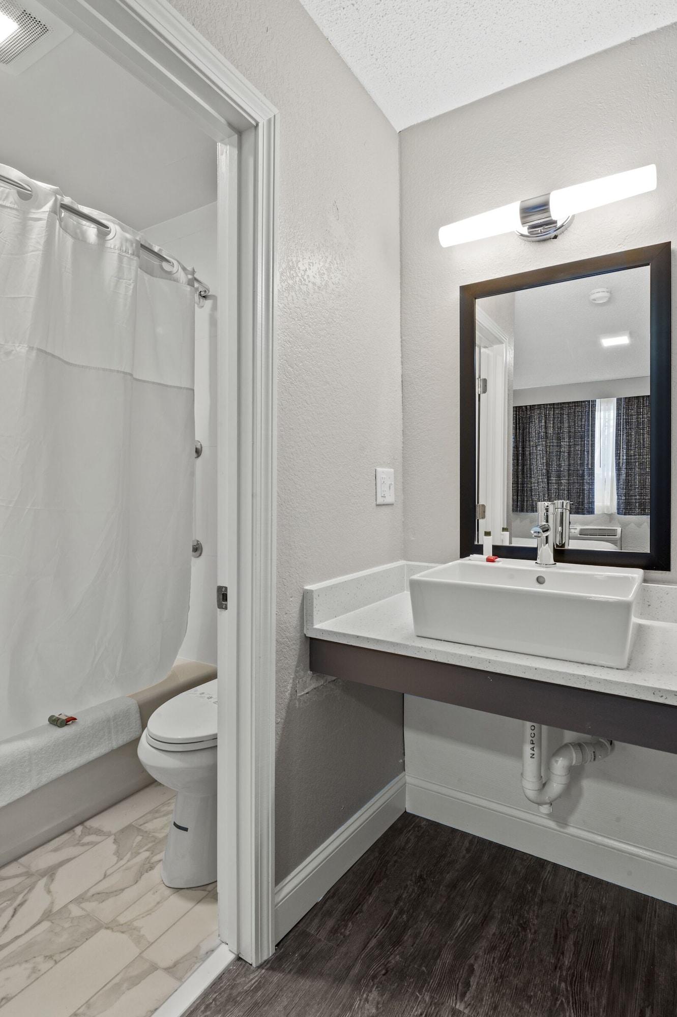 Super 8 By Wyndham Watertown/Cambridge/Boston Area Ξενοδοχείο Εξωτερικό φωτογραφία