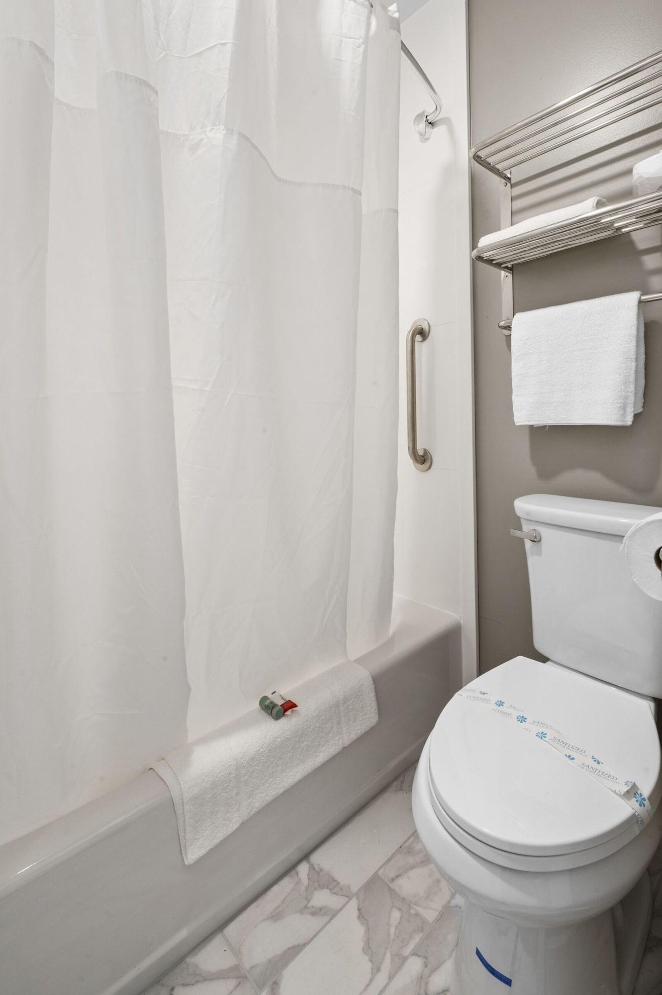 Super 8 By Wyndham Watertown/Cambridge/Boston Area Ξενοδοχείο Εξωτερικό φωτογραφία