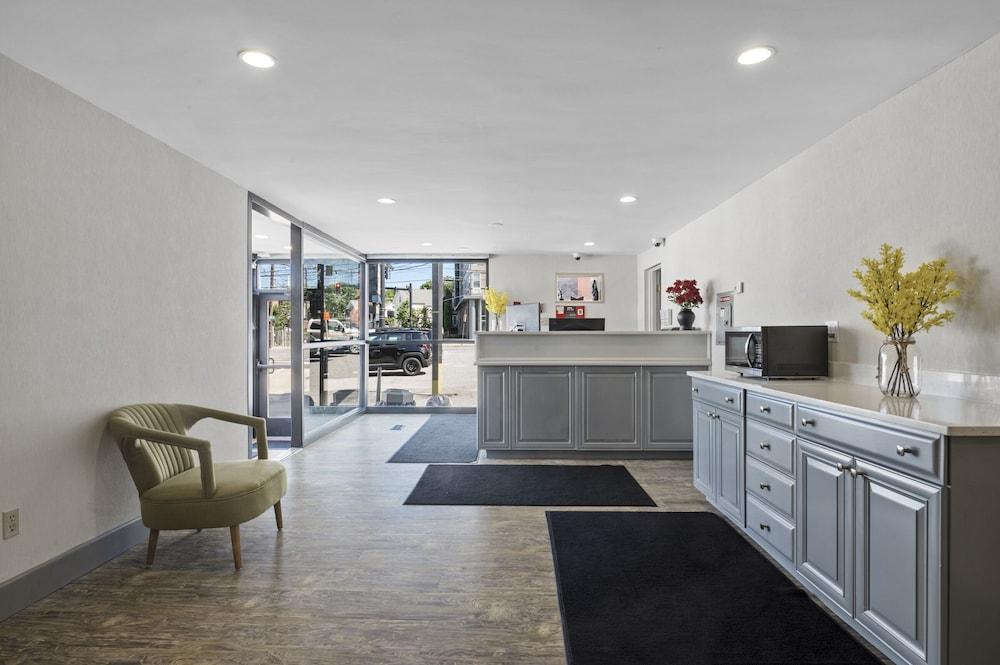 Super 8 By Wyndham Watertown/Cambridge/Boston Area Ξενοδοχείο Εξωτερικό φωτογραφία