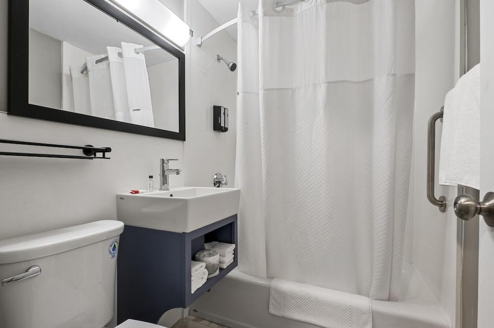 Super 8 By Wyndham Watertown/Cambridge/Boston Area Ξενοδοχείο Εξωτερικό φωτογραφία
