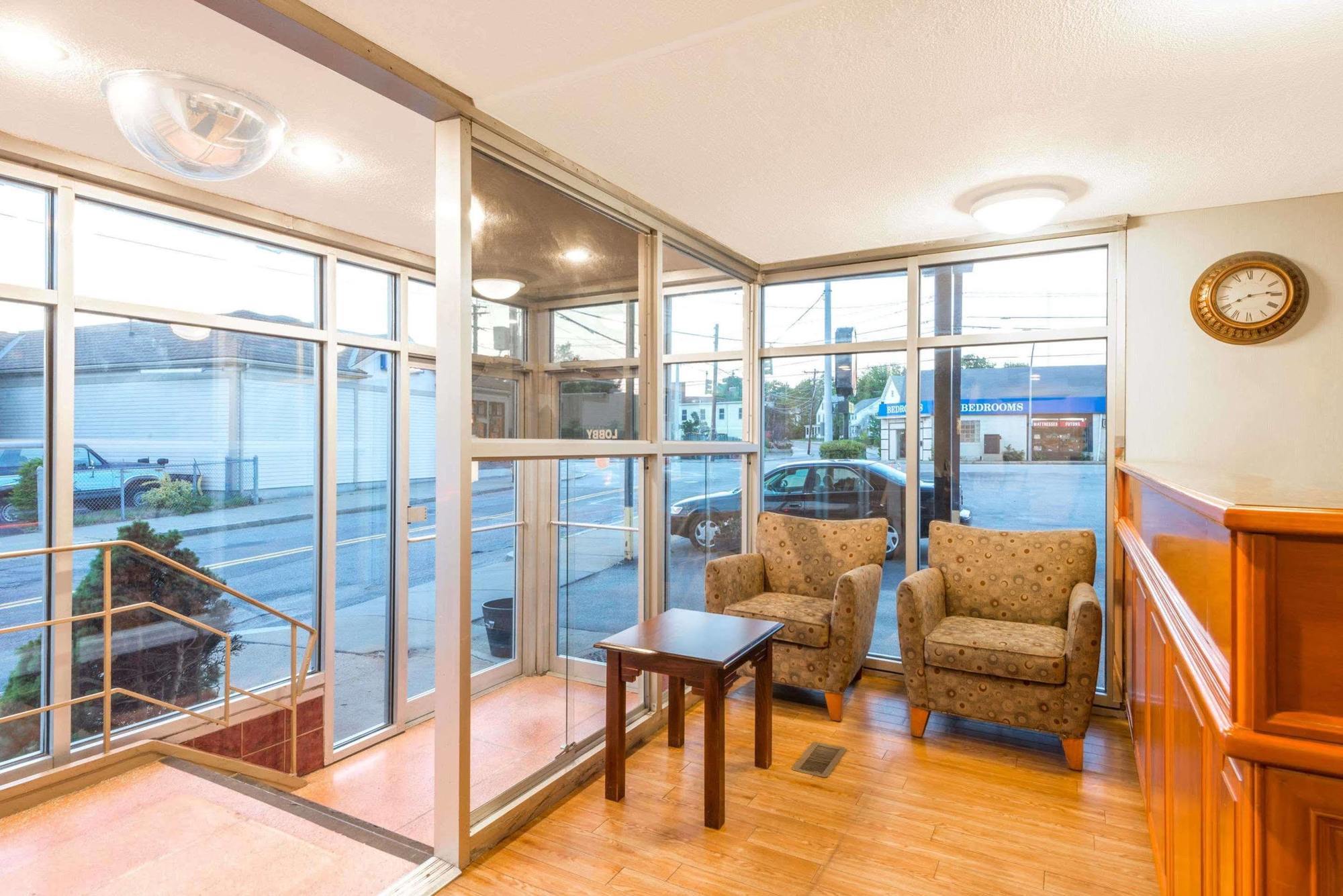 Super 8 By Wyndham Watertown/Cambridge/Boston Area Ξενοδοχείο Εξωτερικό φωτογραφία