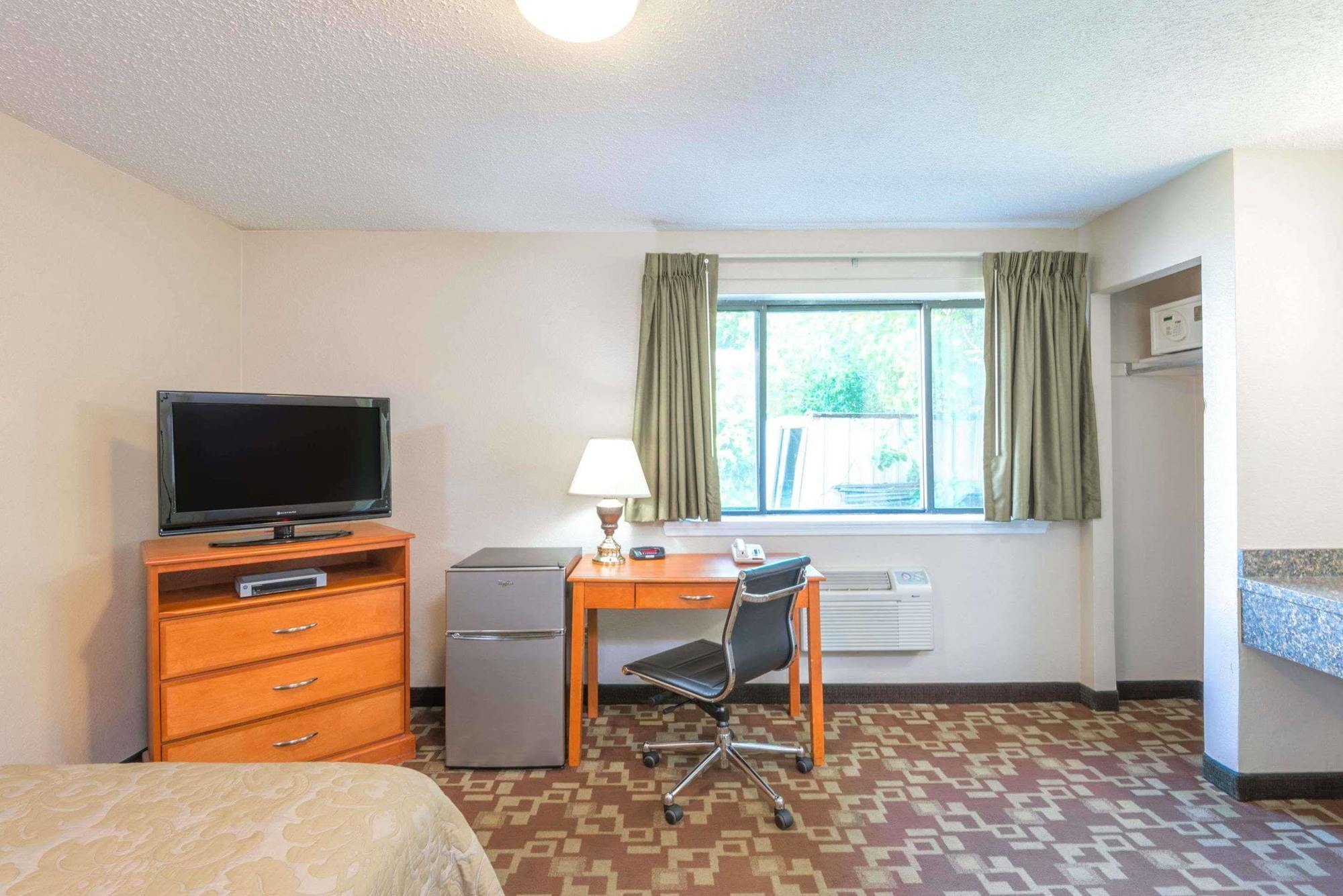 Super 8 By Wyndham Watertown/Cambridge/Boston Area Ξενοδοχείο Εξωτερικό φωτογραφία