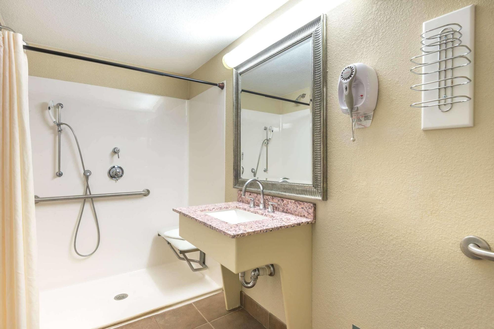 Super 8 By Wyndham Watertown/Cambridge/Boston Area Ξενοδοχείο Εξωτερικό φωτογραφία