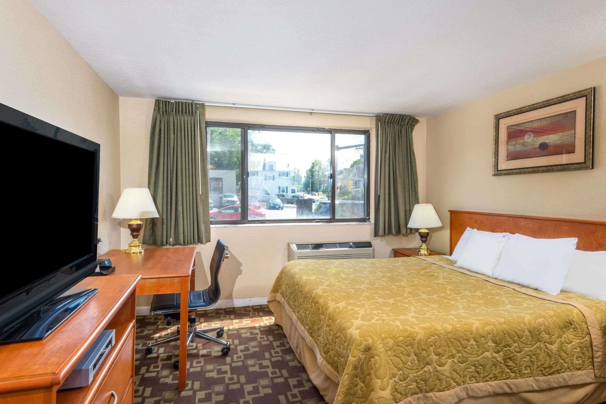 Super 8 By Wyndham Watertown/Cambridge/Boston Area Ξενοδοχείο Εξωτερικό φωτογραφία