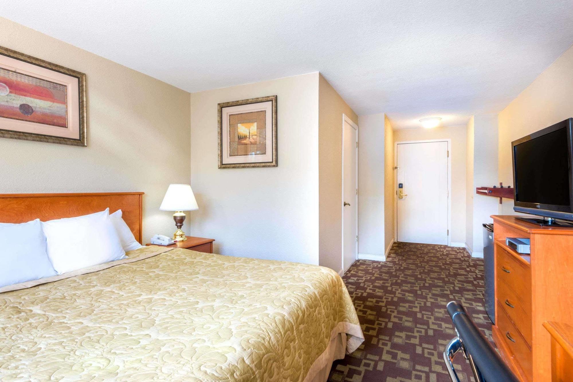 Super 8 By Wyndham Watertown/Cambridge/Boston Area Ξενοδοχείο Εξωτερικό φωτογραφία