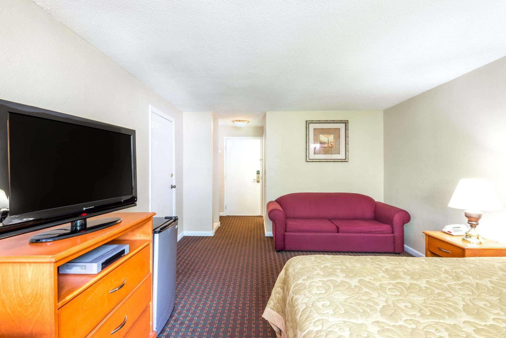 Super 8 By Wyndham Watertown/Cambridge/Boston Area Ξενοδοχείο Εξωτερικό φωτογραφία