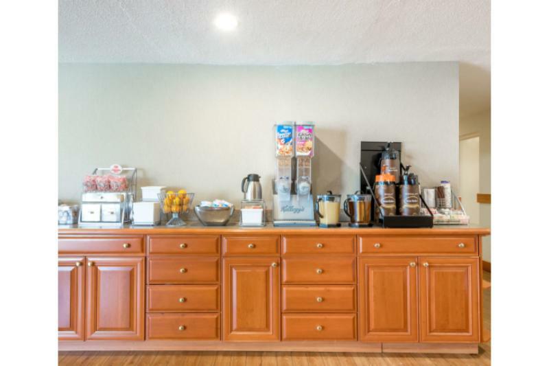 Super 8 By Wyndham Watertown/Cambridge/Boston Area Ξενοδοχείο Εξωτερικό φωτογραφία